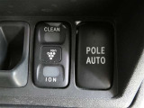 イオン発生器を装備しています。車内に浮遊するカビ菌を抑制、マイナスイオンをを多くすることでさわやかな空気で満たします。