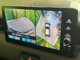 【マルチビューカメラシステム】専用のカメラにより、上から見下ろしたような視点で360度クルマの周囲を確認することができます☆死角部分も確認しやすく、狭い場所での切り返しや駐車もスムーズに行えます。