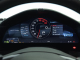 スマートフォン・コネクションを装着し、お手持ちのスマートフォンを繋いで使い慣れたナビや音楽アプリを直感的に操作いただけます。