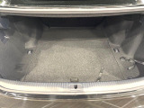 積み下ろしのしやすいデッキにはたっぷりと荷物を積み込んでいただけます。遊びから仕事まで、様々なシーンで頼れます♪
