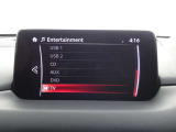 【マツダコネクト】ラジオ・テレビ/Bluetoothオーディオ、その他アプリケーションなどの機能で楽しむことができます。