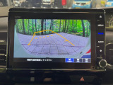 【バックカメラ】駐車時に後方がリアルタイム映像で確認できます。大型商業施設や立体駐車場での駐車時や、夜間のバック時に大活躍!運転スキルに関わらず、今や必須となった装備のひとつです!