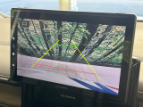 【バックカメラ】駐車時に後方がリアルタイム映像で確認できます。大型商業施設や立体駐車場での駐車時や、夜間のバック時に大活躍!運転スキルに関わらず、今や必須となった装備のひとつです!
