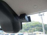 後方室内を記録するドライブレコーダーも装備されております。