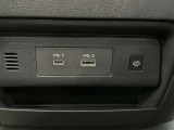 USB電源を装備してます。スマホやタブレットの充電に便利です♪