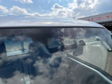 【スマートアシスト】スマートアシストは、前方車両や歩行者を検知して衝突回避を支援する先進安全システムです。事故リスクを低減し、安心してドライブを楽しめます。