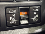 【両側パワースライドドア】スマートキーや運転席のスイッチで後席両側スライドドアの開閉が可能♪電動だから力を入れてドアを開ける必要が無く、小さなお子様でも簡単に開け閉めでき快適です♪