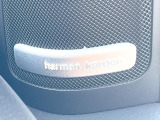 ●harman/kardonサウンドシステム:オーディオ専門メーカーが手掛けるプレミアムスピーカーを装備。多数のスピーカーから、音の粒立ちまで分かる高品質な音楽をお楽しみいただけます。