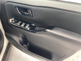 【パワーウインドウ】運転席のスイッチで、各席の窓ガラスの開閉ができます!あると便利ですよね!