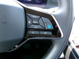 プロパイロット搭載です。アクセル、ブレーキを自動でコントロールして前のクルマとの車間距離を保つ手助けをします。