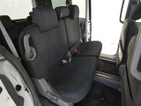 後部座席も当然、綺麗・清潔に仕上げております。内装の綺麗なお車は気持ちが良いですね。