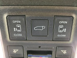 【パワーバックドア】スマートキーや運転席のボタンを押すだけでリアゲートが自動で開閉します!荷物を持っている時や、高い位置にあるバックドアを閉める際に便利な機能です♪