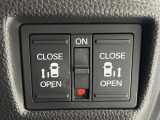 【両側パワースライドドア】スマートキーや運転席のスイッチで後席両側スライドドアの開閉が可能♪電動だから力を入れてドアを開ける必要が無く、小さなお子様でも簡単に開け閉めでき快適です♪