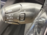 ●レーダークルーズコントロール:前の車との車間距離を一定にとりつつ、一定速度で自動走行してくれる次世代のクルーズコントロール!主に高速道路や自動車専用道路で使用する便利な機能です!