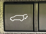 【パワーバックドア】スマートキーや運転席のボタンを押すだけでリアゲートが自動で開閉します!荷物を持っている時や、高い位置にあるバックドアを閉める際に便利な機能です♪