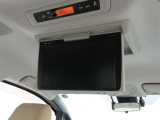 トヨタ純正12.1型後席ディスプレイを装備しております。