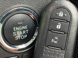 【スマートアシスト】走行中に前方の車両等を認識し、衝突しそうな時は警報とブレーキで衝突回避と被害軽減をアシスト。より安全にドライブをお楽しみいただけます。
