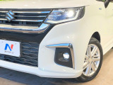 【LEDヘッドライト】悪天候や夜間走行時も良好な視界を確保し安心して運転できる高輝度LEDヘッドライトを装備!点灯速度が早く、消費電力も抑えられています。