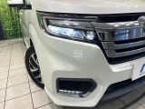 【LEDヘッドライト】悪天候や夜間走行時も良好な視界を確保し安心して運転できる高輝度LEDヘッドライトを装備!点灯速度が早く、消費電力も抑えられています。