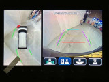 パノラミックビューモニター付きです。車両を上から見たような映像をディスプレイオーディオ画面に表示。運転席からの目視だけでは見にくい、車両周辺の状況をリアルタイムでしっかり確認できます。
