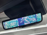 【デジタルインナーミラー】後席の大きな荷物や同乗者で後方が確認しづらい時でも安心!カメラが撮影した車両後方の映像をルームミラー内に表示。クリアな視界で状況の確認が可能です!