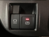 【電動パーキング】指先だけで簡単に操作が可能な電動パーキングブレーキを搭載♪また、渋滞時や駐車券を取るシーンなどで便利なオートブレーキホールド機能も搭載☆