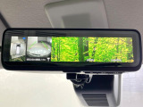 【デジタルルームミラー】後席の大きな荷物や同乗者で後方が確認しづらい時でも安心!カメラが撮影した車両後方の映像をルームミラー内に表示。クリアな視界で状況の確認が可能です!
