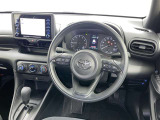 運転席まわりです。 各操作スイッチは使いやすい位置に配置されてます。