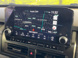 【大画面ナビ】人気の大型9インチナビを装備。存在感のある大画面はインパクト大!ナビ利用時のマップ表示は見やすく、テレビやDVDは臨場感がアップ!いつものドライブがグッと楽しくなります♪