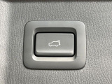 【パワーバックドア】スマートキーや運転席のボタンを押すだけでリアゲートが自動で開閉します!荷物を持っている時や、高い位置にあるバックドアを閉める際に便利な機能です♪