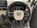 ステアリングから手を離さず、運転に集中したままオーディオ等の操作ができます。