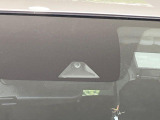 【エマージェンシーブレーキ】走行中に前方の車両等を認識し、衝突しそうな時は警報とブレーキで衝突回避と被害軽減をアシスト。より安全にドライブをお楽しみいただけます。
