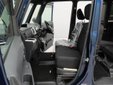フラットなフロアで乗車後の横移動もしやすいですよ。