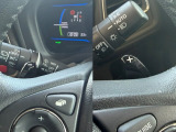 【パドルシフト】ステアリングのパドル操作によるシフトアップ/ダウンが出来るのでマニュアル車感覚のシフトチェンジが楽しめます。