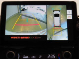 車両を上から見たような映像を映し出すパノラミックビューモニター付きです。