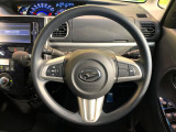 インテリアに合わせたデザインのステアリングは、運転される方のことも考え、運転しやすい形状、大きさです。是非一度、実際に触ってお確かめください。