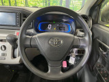 インテリアに合わせたデザインのステアリングは、運転される方のことも考え、運転しやすい形状、大きさです。是非一度、実際に触ってお確かめください。