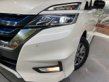 【LEDヘッドライト】悪天候や夜間走行時も良好な視界を確保し安心して運転できる高輝度LEDヘッドライトを装備!点灯速度が早く、消費電力も抑えられています。