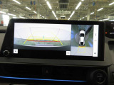 車両を上方から見たような映像をナビ画面に表示するパノラミックビューモニターです。