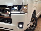 【LEDヘッドライト】悪天候や夜間走行時も良好な視界を確保し安心して運転できる高輝度LEDヘッドライトを装備!点灯速度が早く、消費電力も抑えられています。