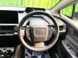 【純正革巻きステアリング】上質な革を使用することで、手にしっかり馴染みとても運転しやすいハンドルです♪