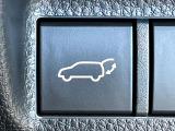 【パワーバックドア】スマートキーや運転席のボタンを押すだけでリアゲートが自動で開閉します!荷物を持っている時や、高い位置にあるバックドアを閉める際に便利な機能です♪