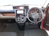 運転席は見やすく整理され、ナビも美しく装着され操作性にも優れています!