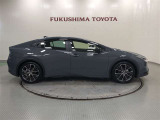 【まるごとクリーニング】シートを取り外し、車内を徹底洗浄。隅々まで丁寧に仕上げています。