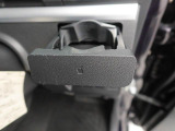 カップホルダーは運転席や助手席からちょうど手の届く位置です!!