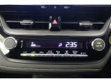 ★エアコンはオートタイプが装着済みです!オートモードにしておけば、車内温度を設定するだけで風の料や吹き出し口の切り替えを機械が行ってくれます!一年中快適な環境を作れますよ♪