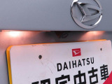 納車前に12ヶ月点検・エンジンオイル交換・ バッテリー交換・ワイパーゴム交換・キーレス、キーフリーの電池交換を実施しております。ダイハツの整備士がきっちりと点検したお車をお届けいたします!