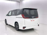 広々とした車内空間に優れた燃費性能。更にデザインも上質で人気のお車です!