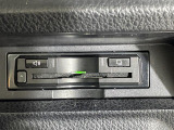 【ETC】有料道路を利用する際に料金所で停止することなく通過できる、ETC車載器(ノンストップ自動料金収受システム機器)が装備されています。セットアップを行うことで利用可能になります。