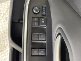 【パワーウインドウ】運転席のスイッチで、各席の窓ガラスの開閉ができます!あると便利ですよね!